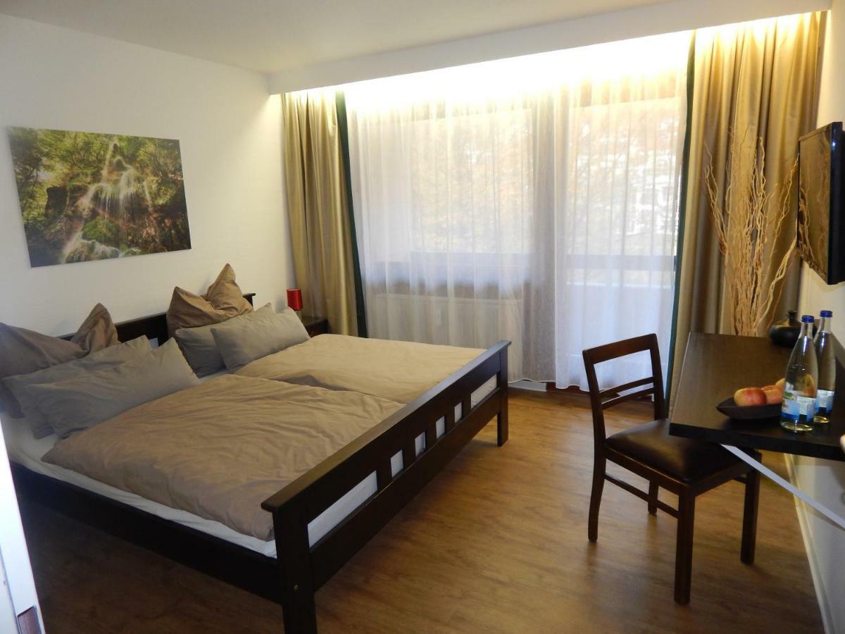 Free Apartment - Bei Den Thermen Bad Urach Esterno foto